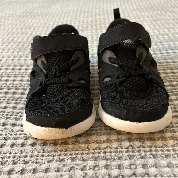 Nike Free Run 2 Black White - DA2692-004 - Picture 4 of 10